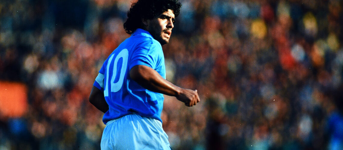ROME, ITALY - OCTOBER 26: Diego Maradona of Napoli in action during the Serie A match between AS Roma and Napoli at the Stadio Olympico on October 26, 1986 in Rome, Italy. (Photo by Etsuo Hara/Getty Images)