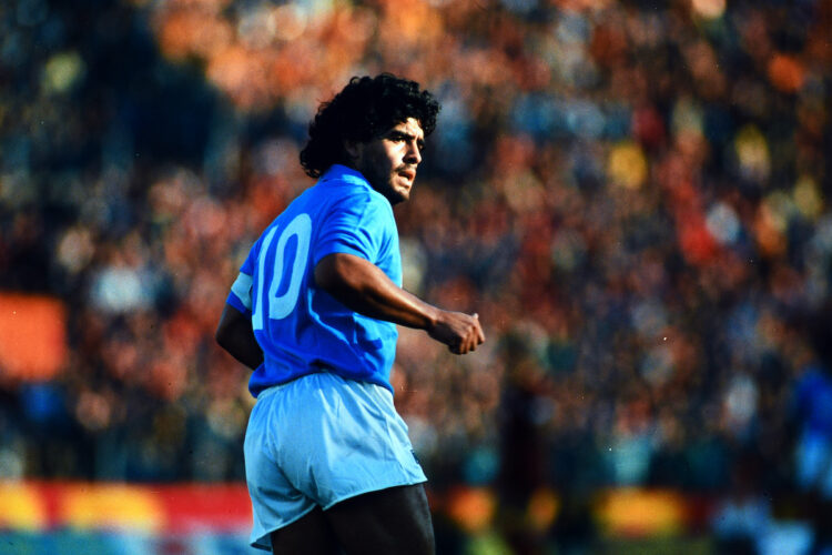 ROME, ITALY - OCTOBER 26: Diego Maradona of Napoli in action during the Serie A match between AS Roma and Napoli at the Stadio Olympico on October 26, 1986 in Rome, Italy. (Photo by Etsuo Hara/Getty Images)